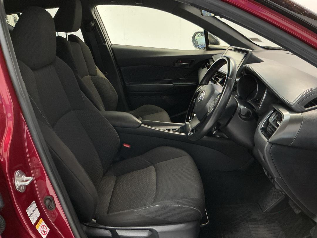 Photo '16' of Toyota C-HR