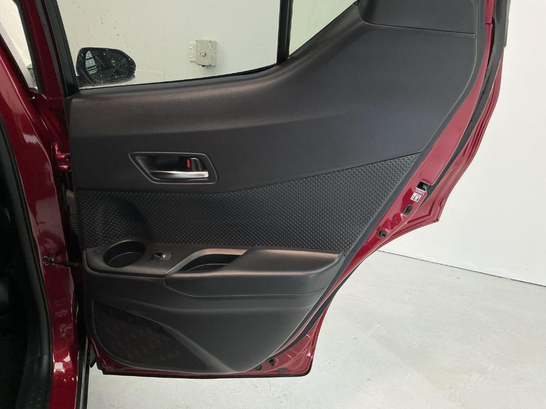 Photo '19' of Toyota C-HR