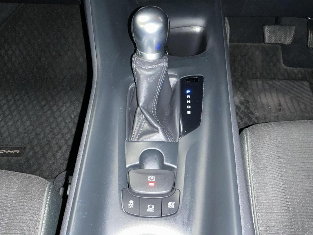 Photo '23' of Toyota C-HR