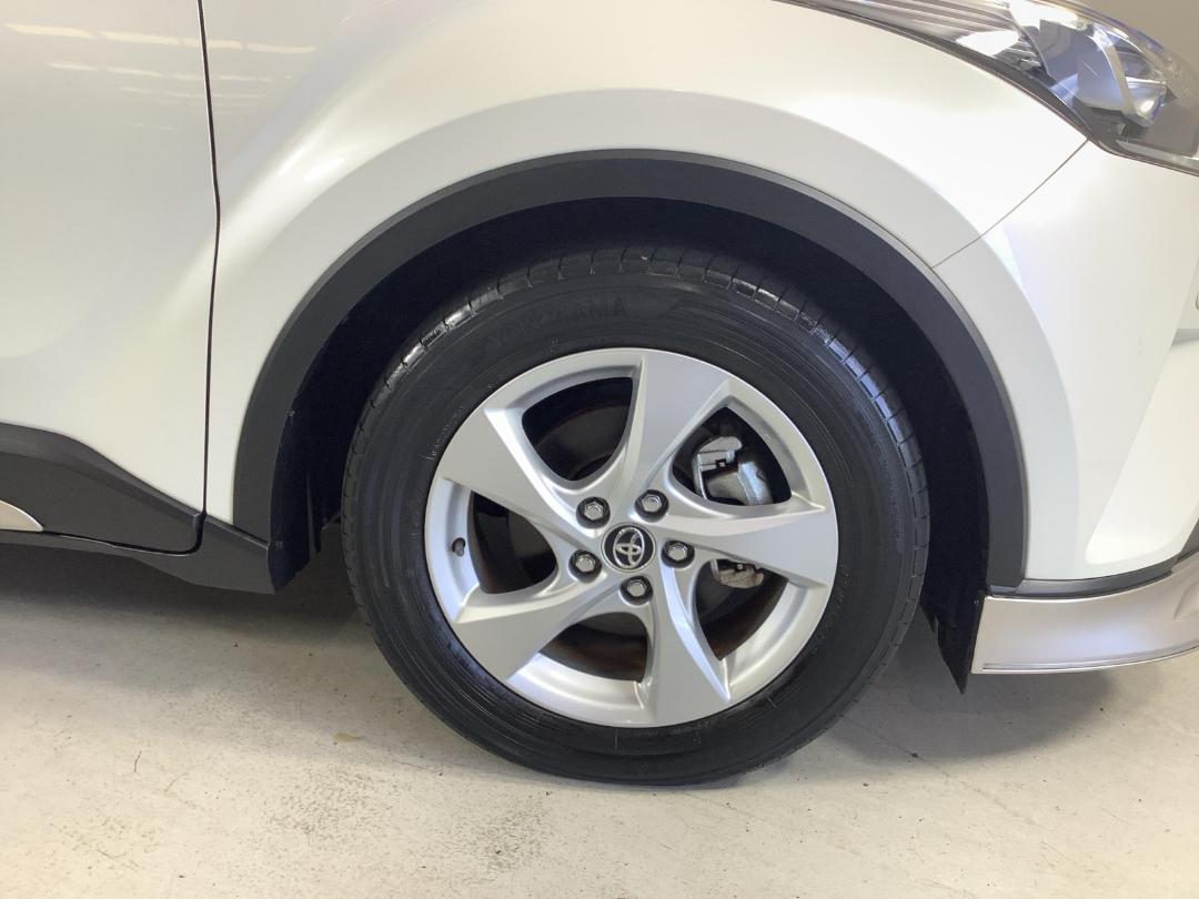 Photo '9' of Toyota C-HR