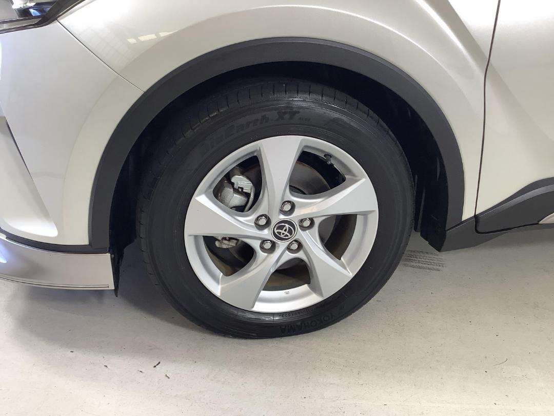 Photo '10' of Toyota C-HR