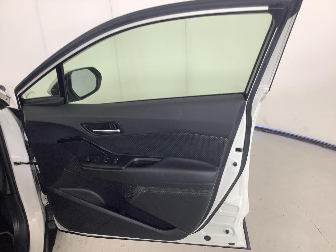 Photo '15' of Toyota C-HR