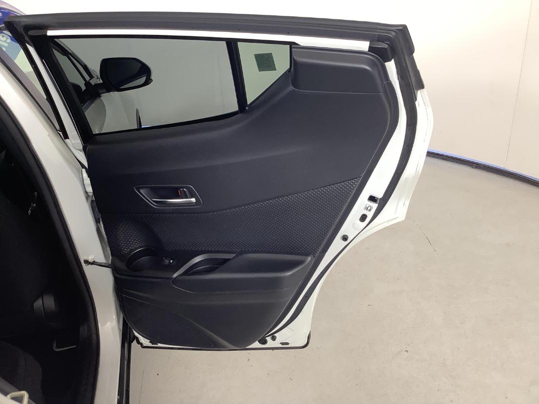 Photo '19' of Toyota C-HR