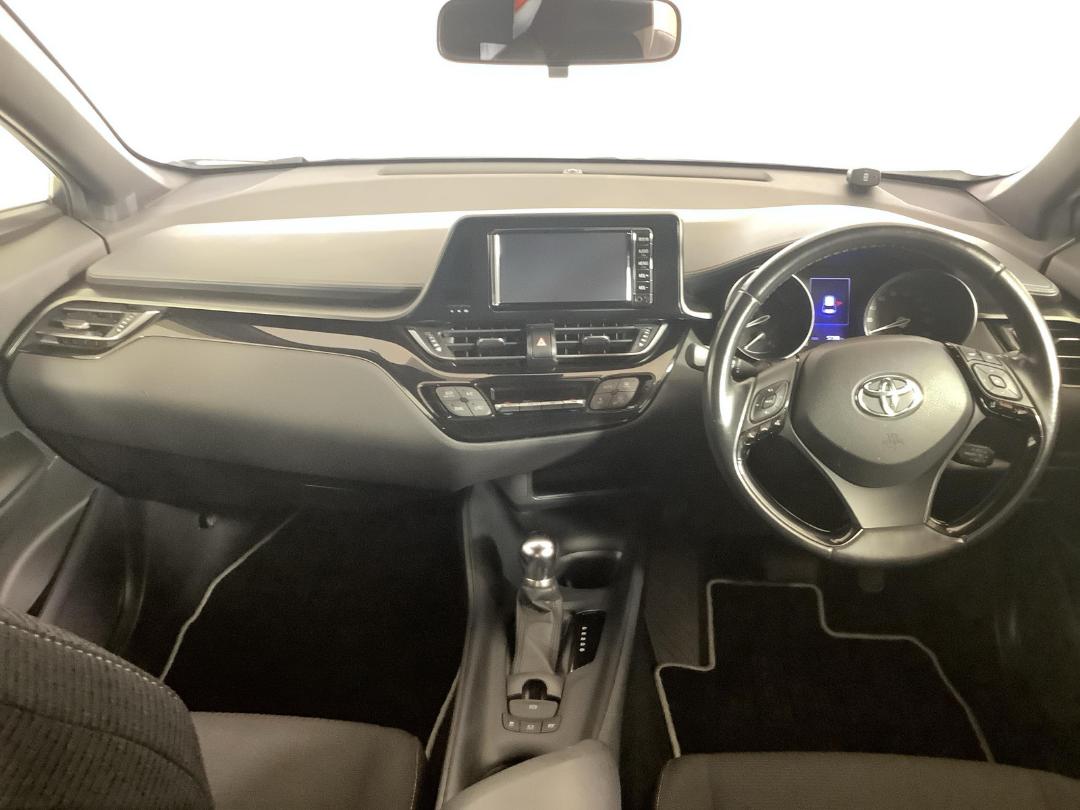 Photo '17' of Toyota C-HR