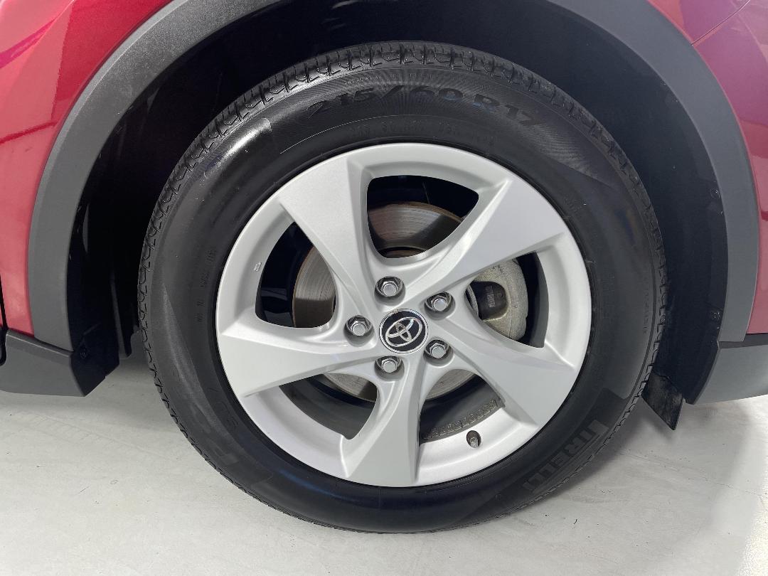 Photo '9' of Toyota C-HR