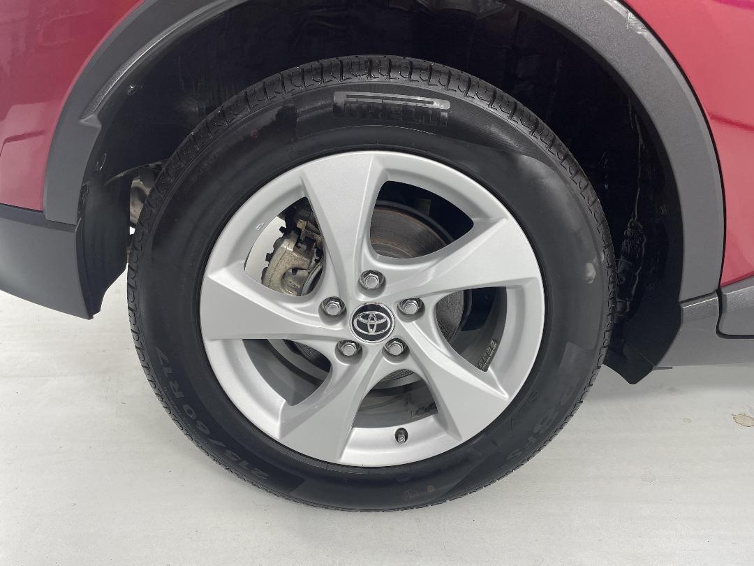 Photo '12' of Toyota C-HR