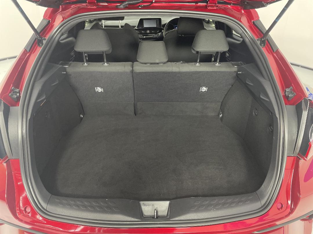 Photo '14' of Toyota C-HR