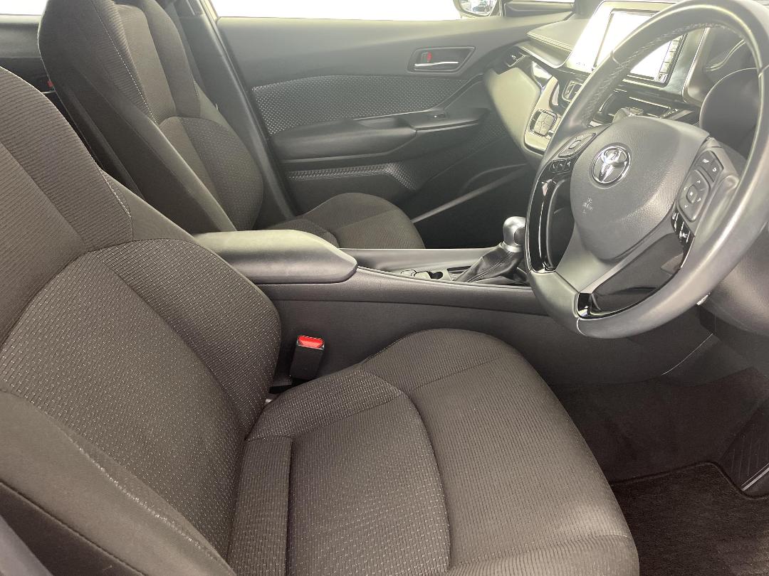 Photo '16' of Toyota C-HR