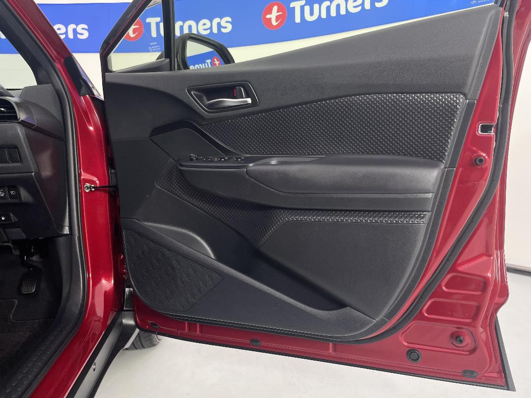 Photo '15' of Toyota C-HR