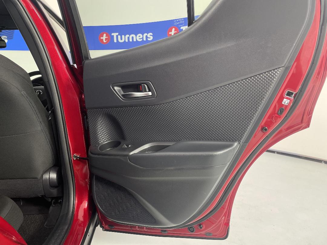 Photo '19' of Toyota C-HR