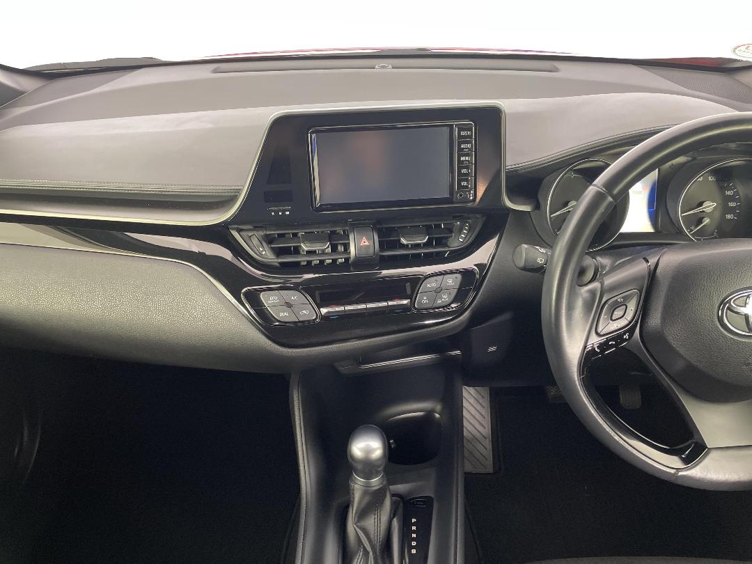 Photo '18' of Toyota C-HR