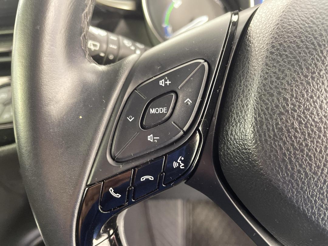 Photo '24' of Toyota C-HR