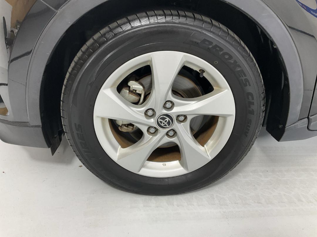 Photo '10' of Toyota C-HR