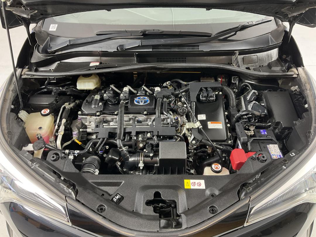 Photo '13' of Toyota C-HR