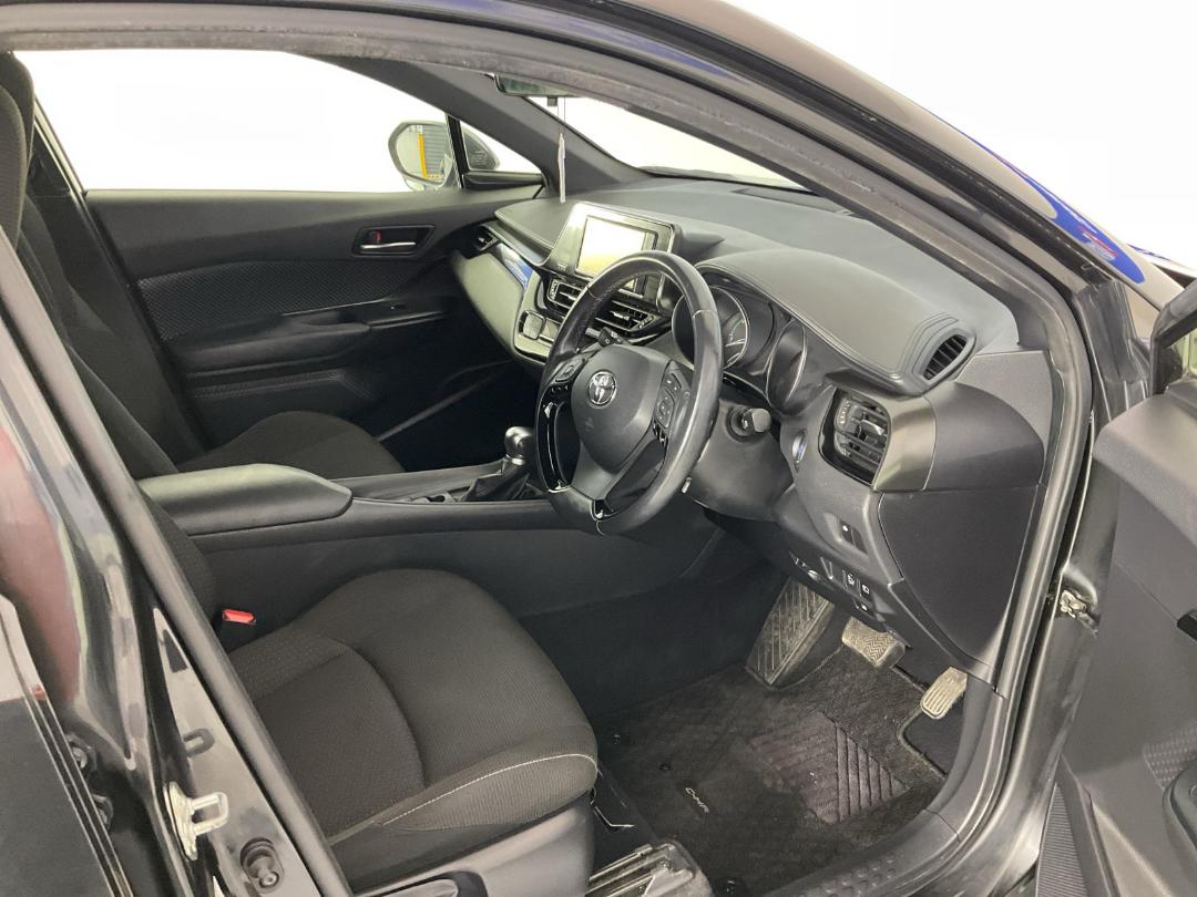 Photo '16' of Toyota C-HR