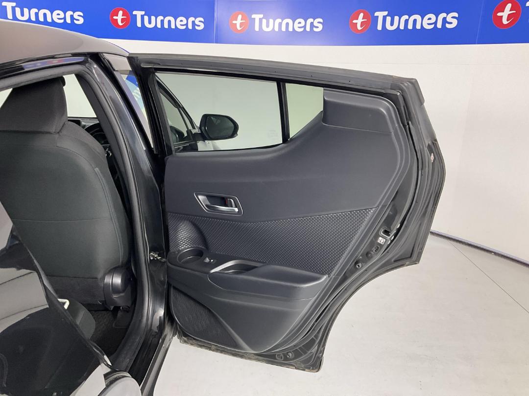 Photo '19' of Toyota C-HR