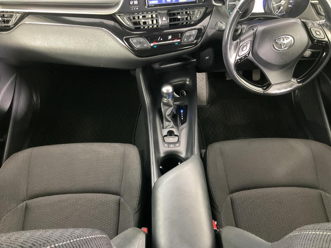 Photo '18' of Toyota C-HR