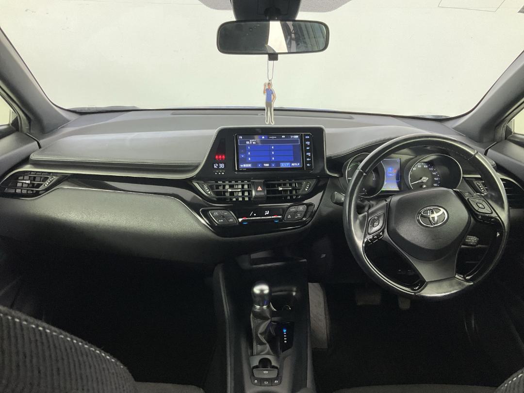 Photo '17' of Toyota C-HR