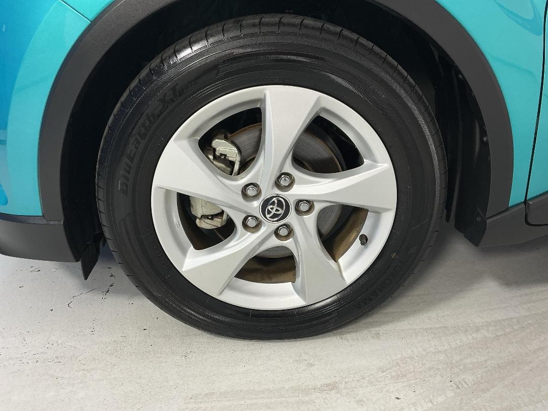 Photo '10' of Toyota C-HR Photo '10' of Toyota C-HR