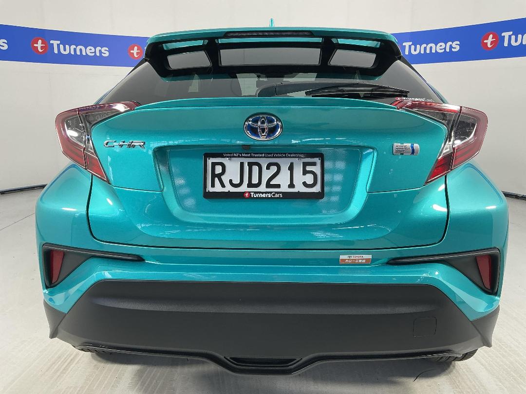 Photo '6' of Toyota C-HR Photo '6' of Toyota C-HR