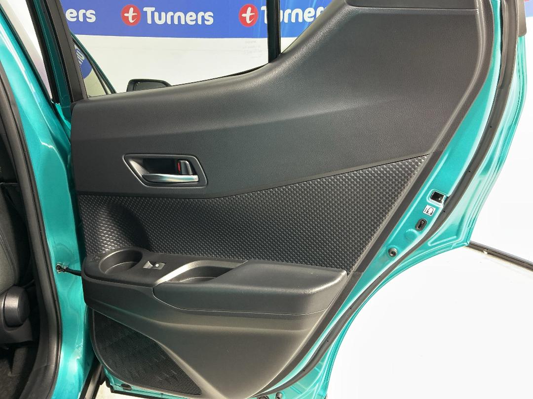 Photo '19' of Toyota C-HR Photo '19' of Toyota C-HR