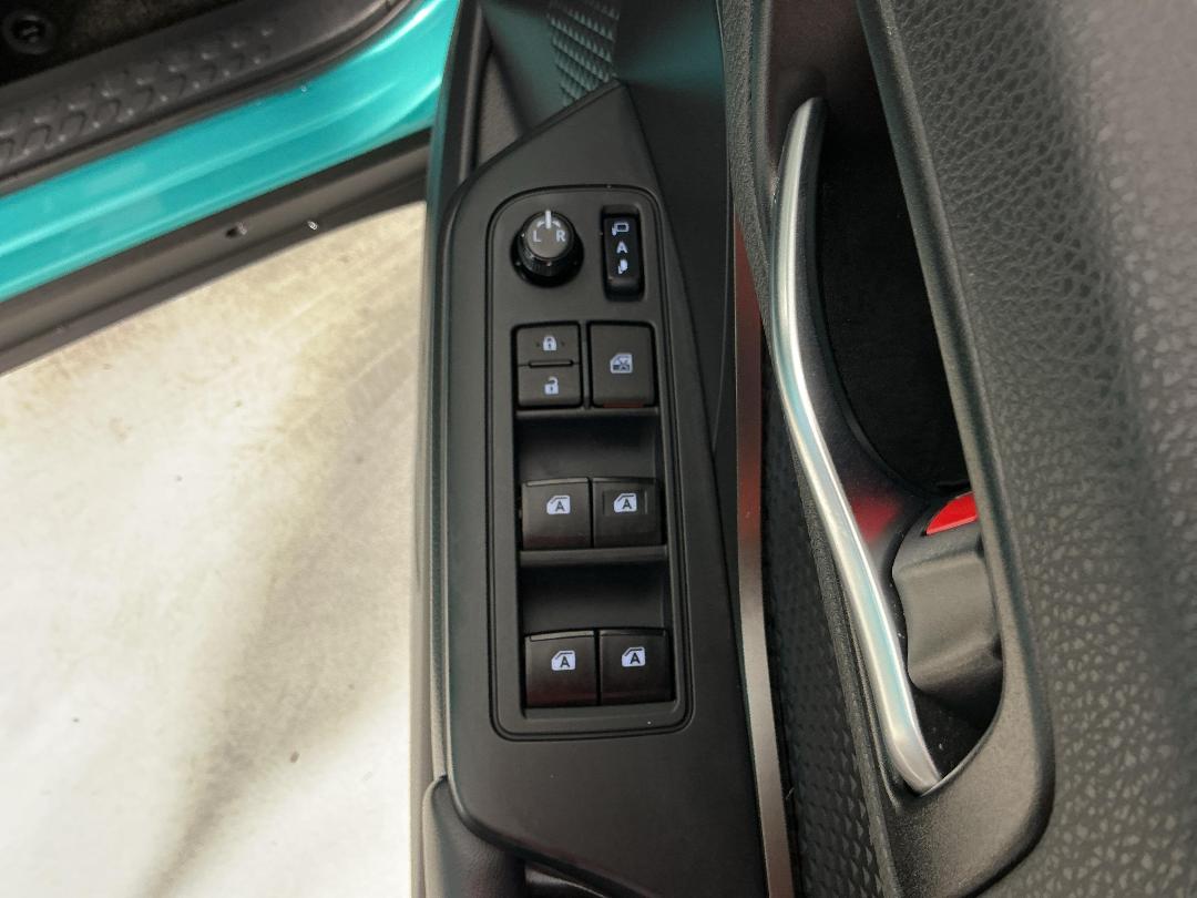 Photo '23' of Toyota C-HR Photo '23' of Toyota C-HR