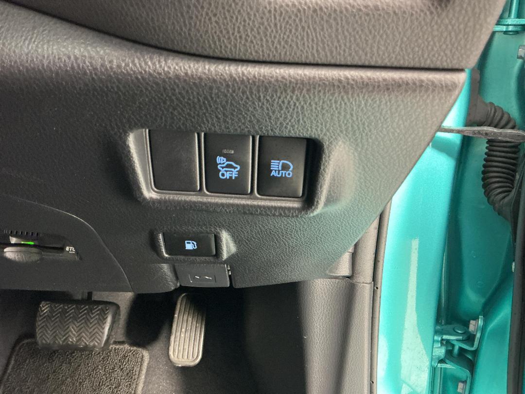 Photo '24' of Toyota C-HR Photo '24' of Toyota C-HR