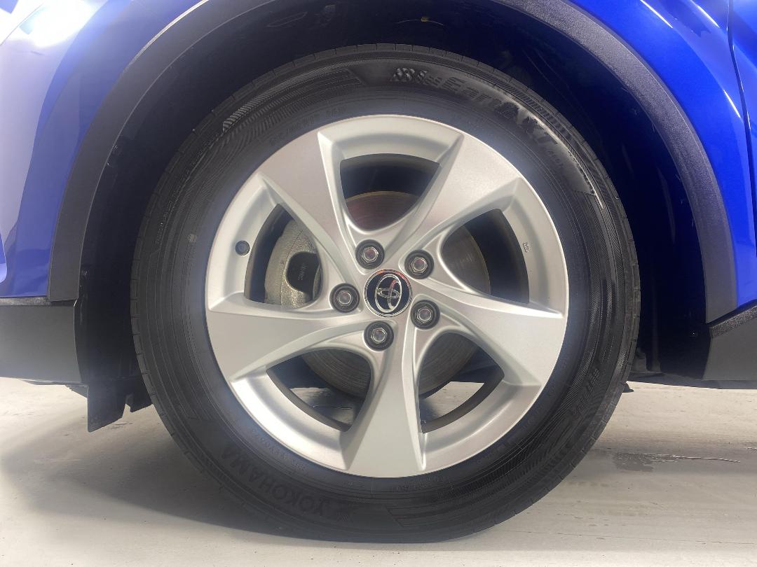 Photo '10' of Toyota C-HR