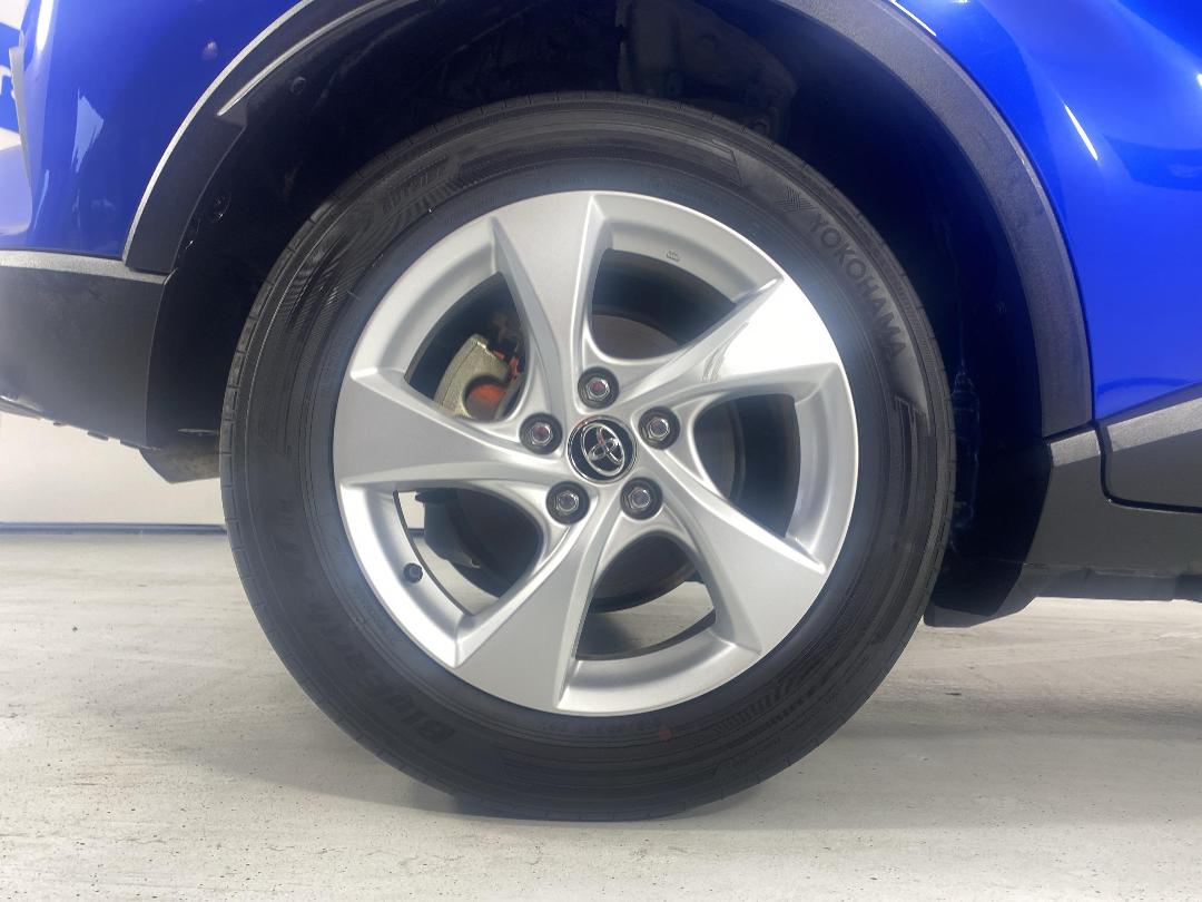 Photo '12' of Toyota C-HR