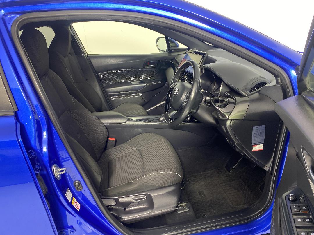 Photo '16' of Toyota C-HR