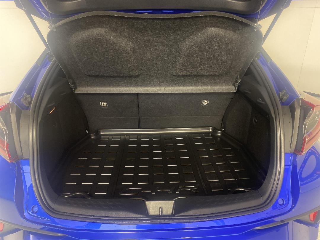 Photo '14' of Toyota C-HR