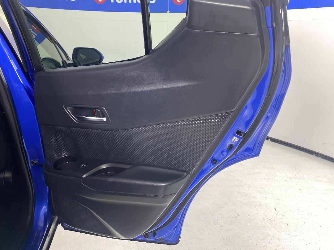 Photo '19' of Toyota C-HR