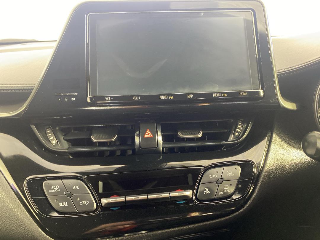 Photo '18' of Toyota C-HR