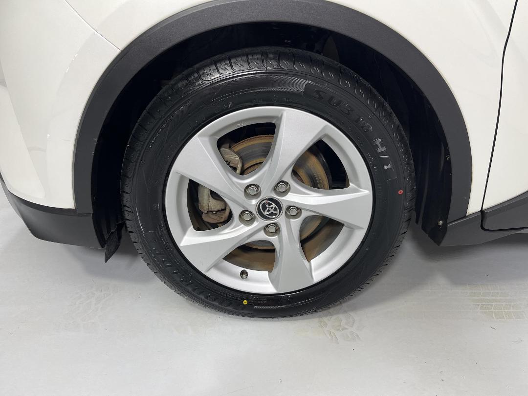 Photo '10' of Toyota C-HR