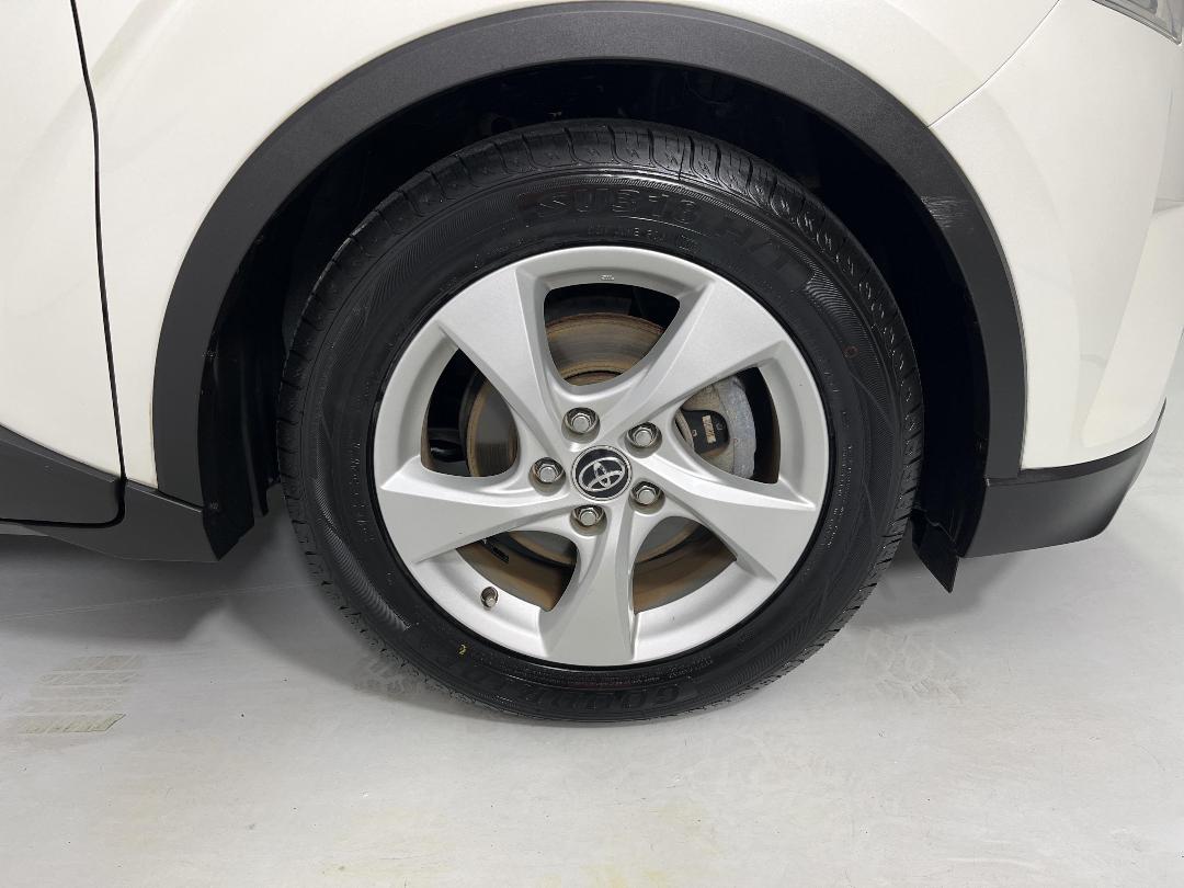 Photo '9' of Toyota C-HR