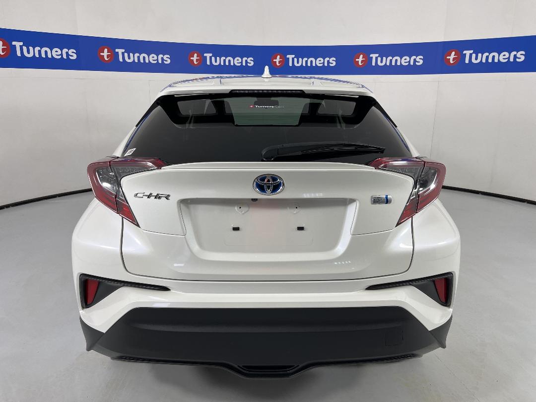 Photo '6' of Toyota C-HR