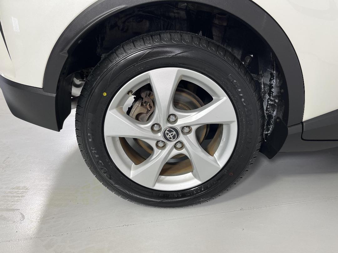 Photo '12' of Toyota C-HR