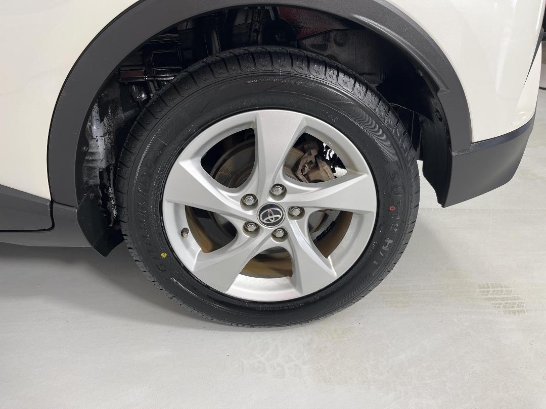 Photo '11' of Toyota C-HR