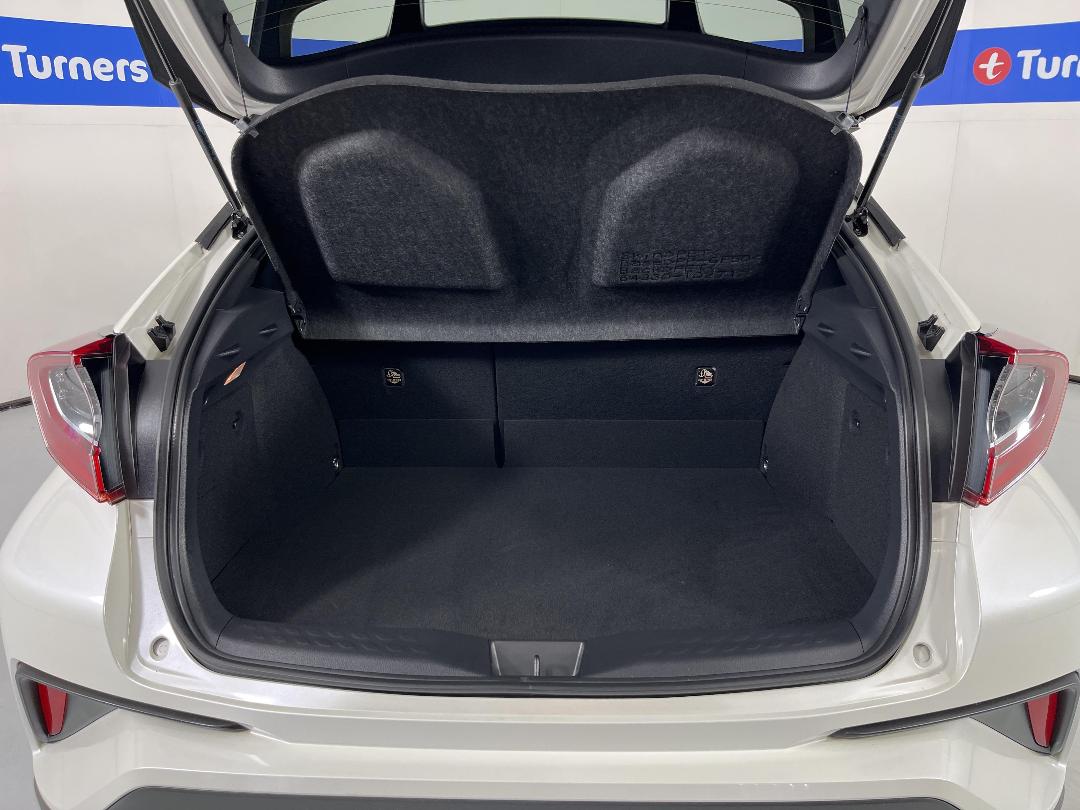 Photo '14' of Toyota C-HR