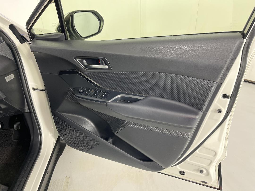 Photo '15' of Toyota C-HR