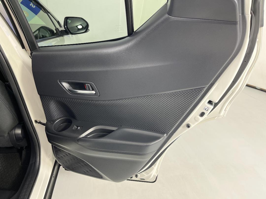 Photo '19' of Toyota C-HR