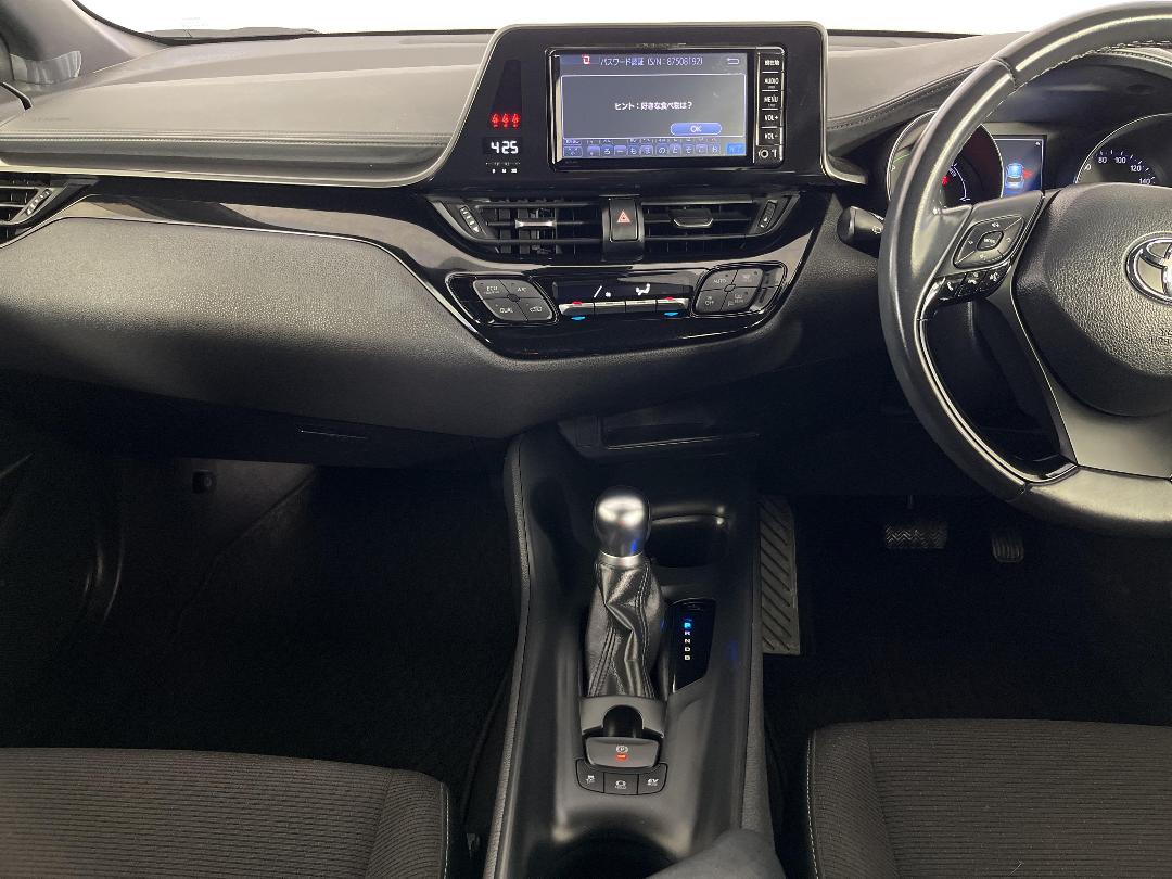 Photo '18' of Toyota C-HR