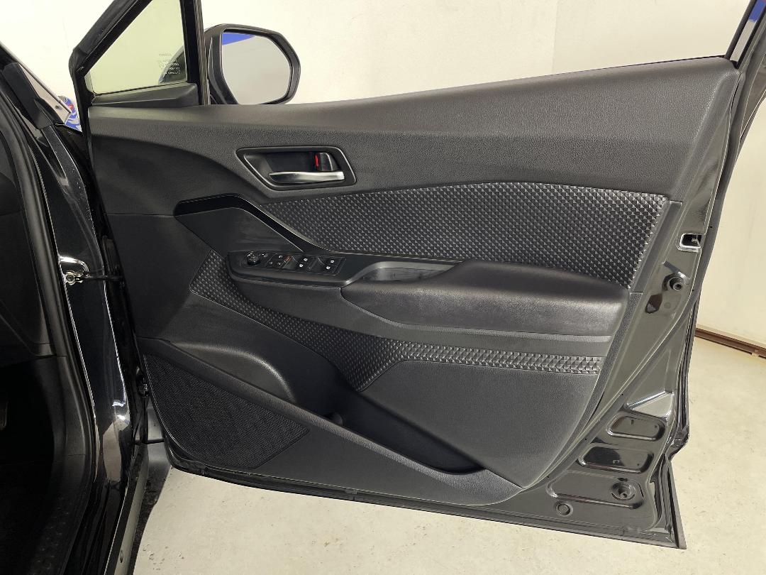 Photo '15' of Toyota C-HR