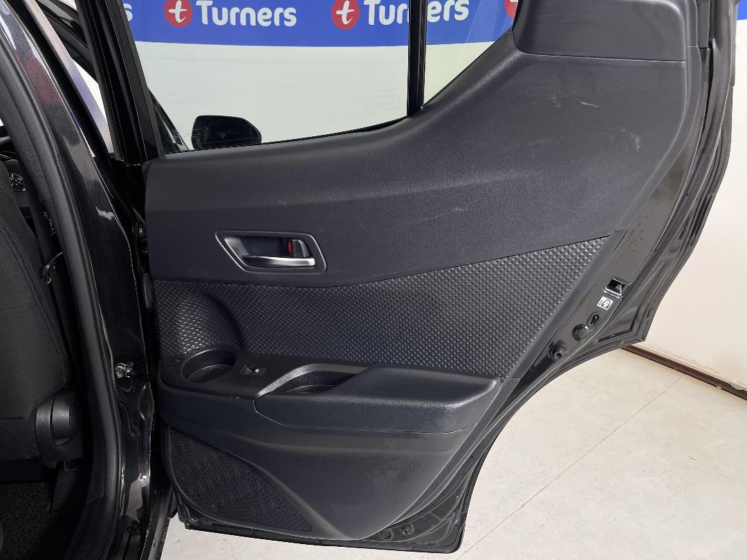 Photo '19' of Toyota C-HR