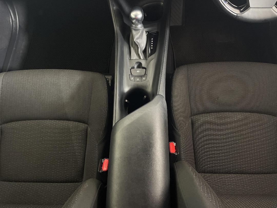 Photo '18' of Toyota C-HR