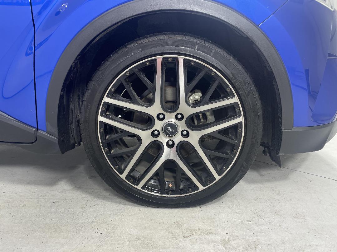 Photo '9' of Toyota C-HR