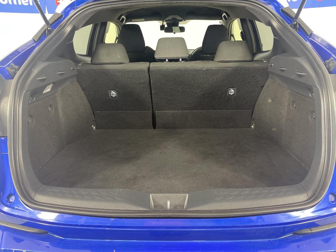 Photo '14' of Toyota C-HR