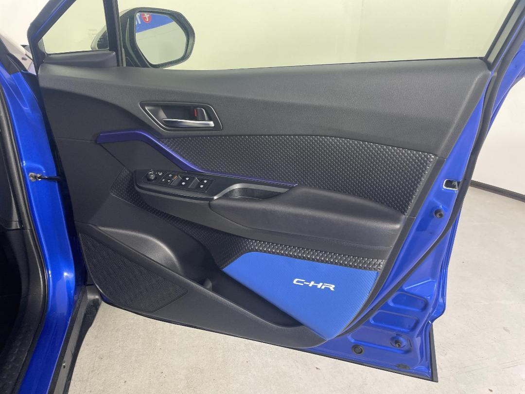 Photo '15' of Toyota C-HR