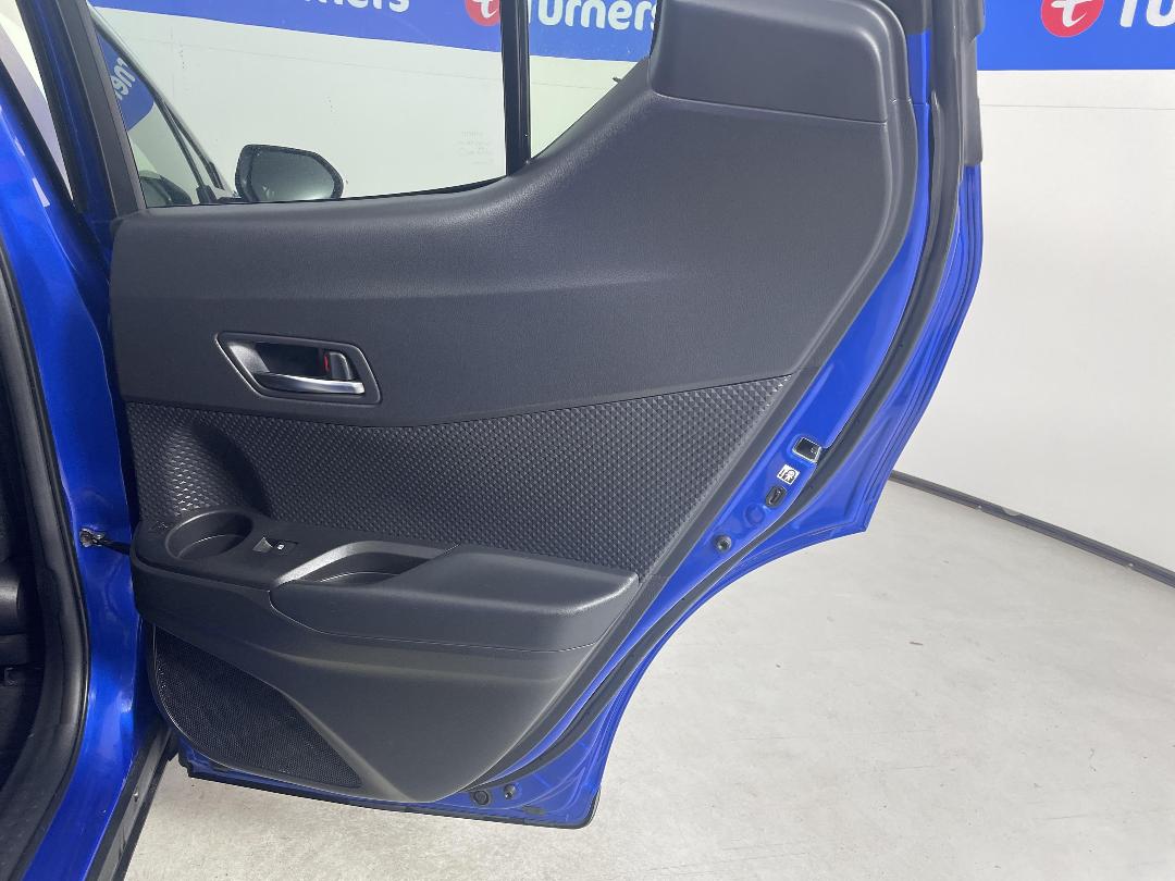 Photo '19' of Toyota C-HR