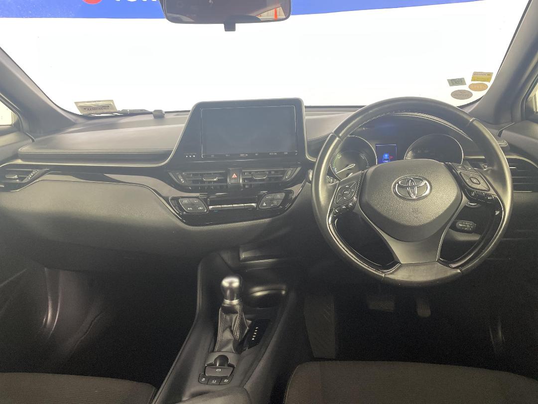 Photo '17' of Toyota C-HR